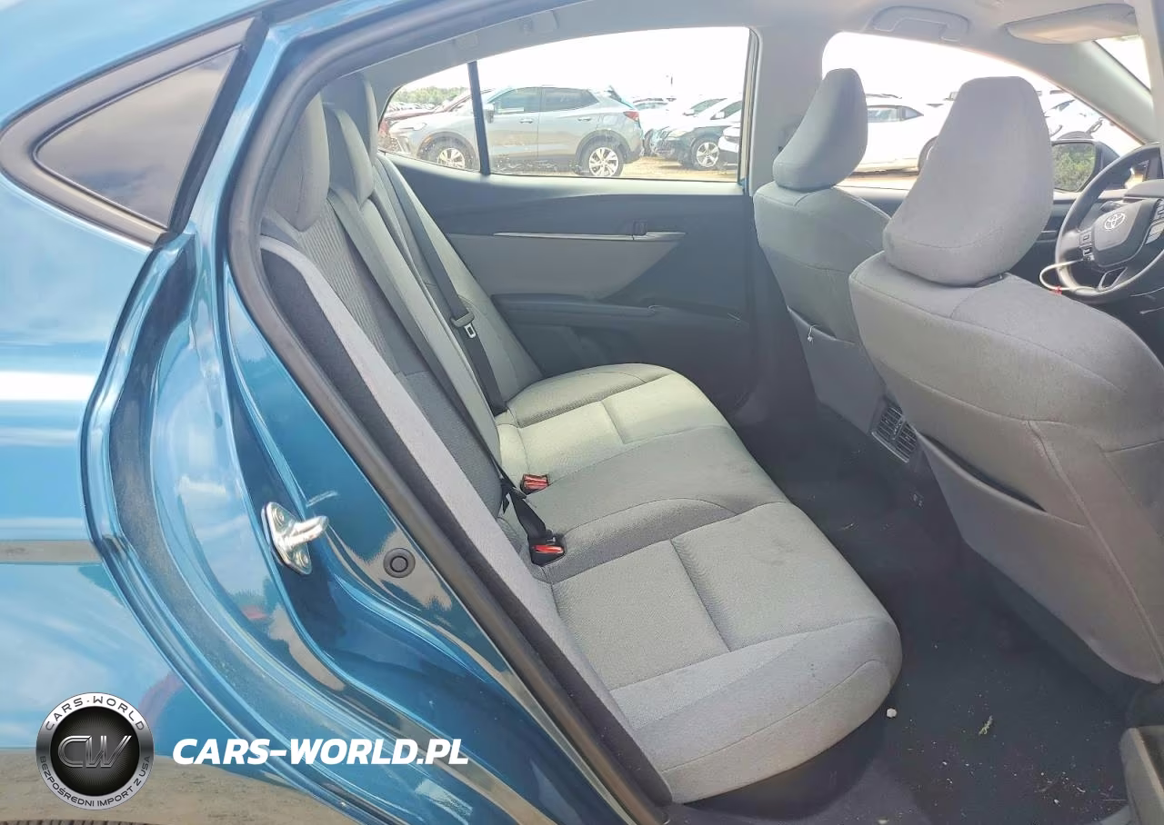 2025 Toyota Camry Le VIN:4T1DAACK0SU590385 - 10