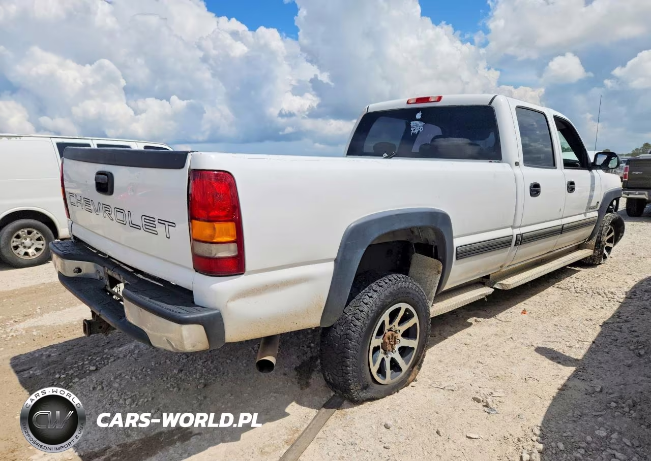 2002 Chevrolet Silverado C2500 Heavy Duty VIN:1GCHC23U72F236603 - 3
