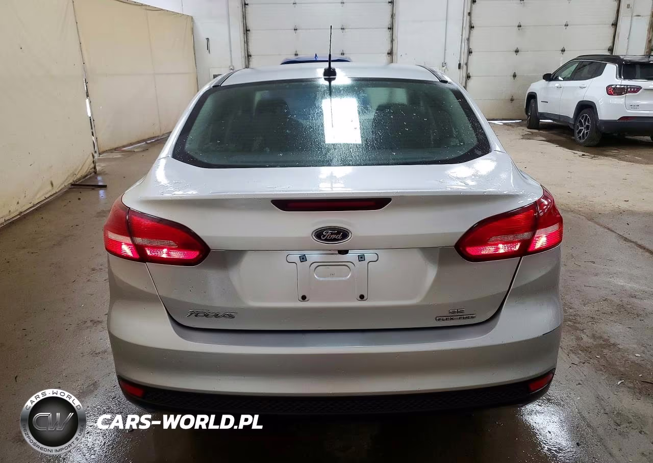 2015 Ford Focus Se VIN:1FADP3F23FL333927 - 6
