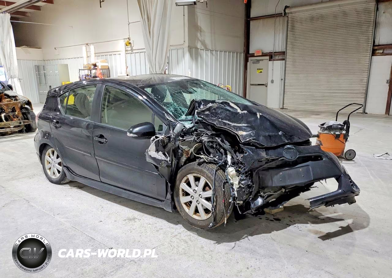 2017 Toyota Prius C Two VIN:JTDKDTB39H1595328 - 4