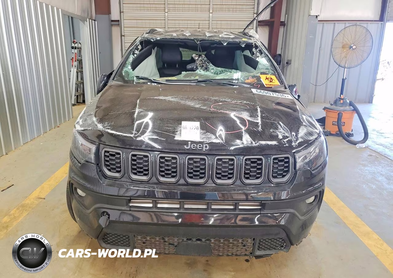 2025 Jeep Compass Latitude VIN:3C4NJDBN6ST623812 - 5