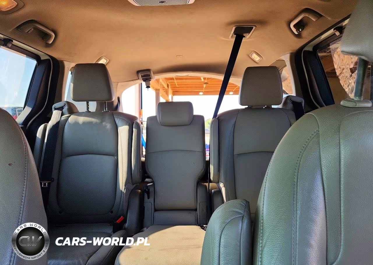 2018 Honda Odyssey Touring VIN:5FNRL6H85JB051833 - 10