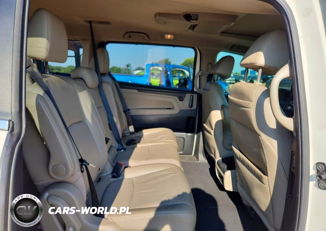 2018 Honda Odyssey Touring VIN:5FNRL6H85JB051833 - 11