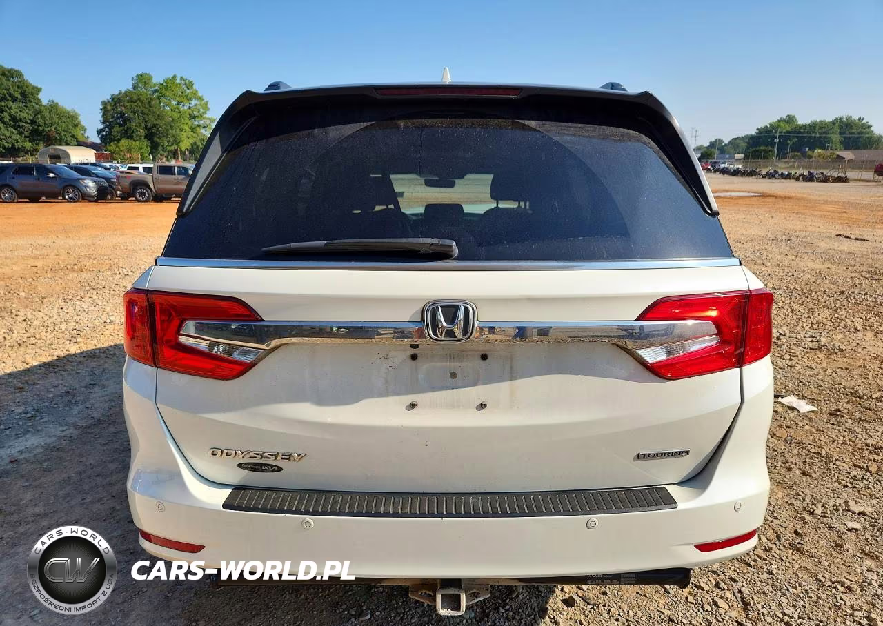 2018 Honda Odyssey Touring VIN:5FNRL6H85JB051833 - 6