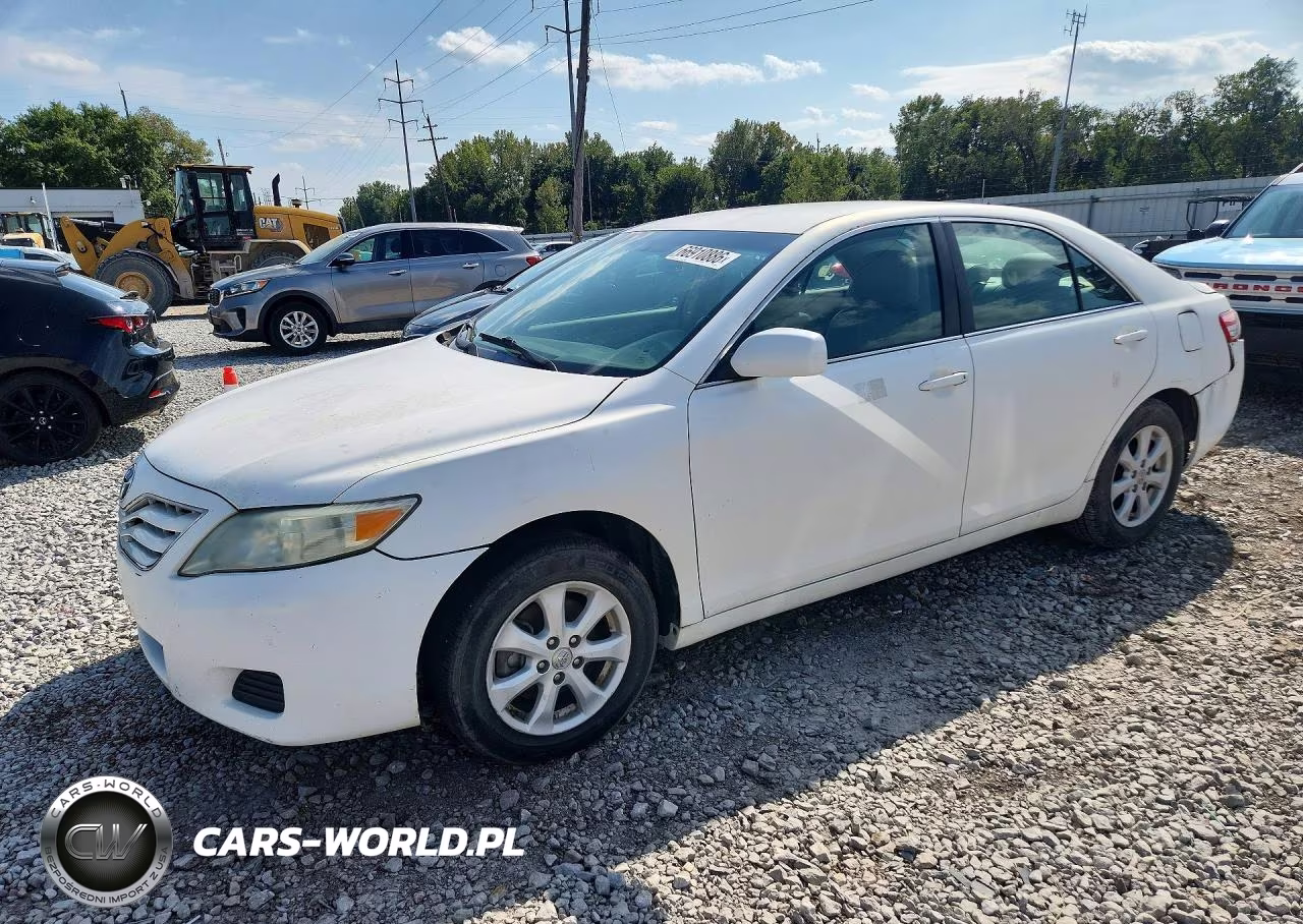 2010 Toyota Camry Le – zdjęcie 1 z 12