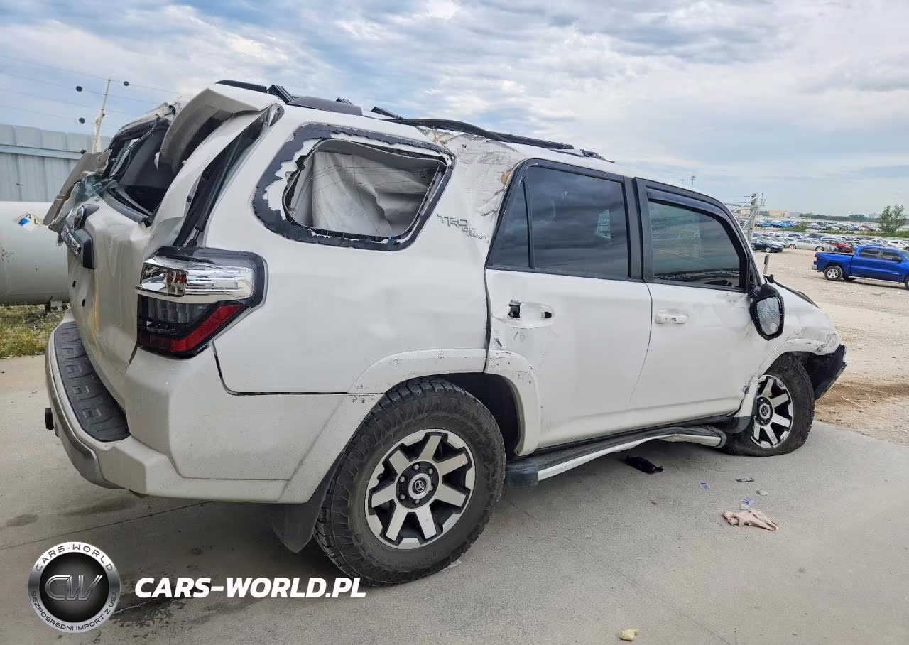 2018 Toyota 4Runner Trd Off-Road Premium VIN:JTEBU5JR0J5513532 - 3