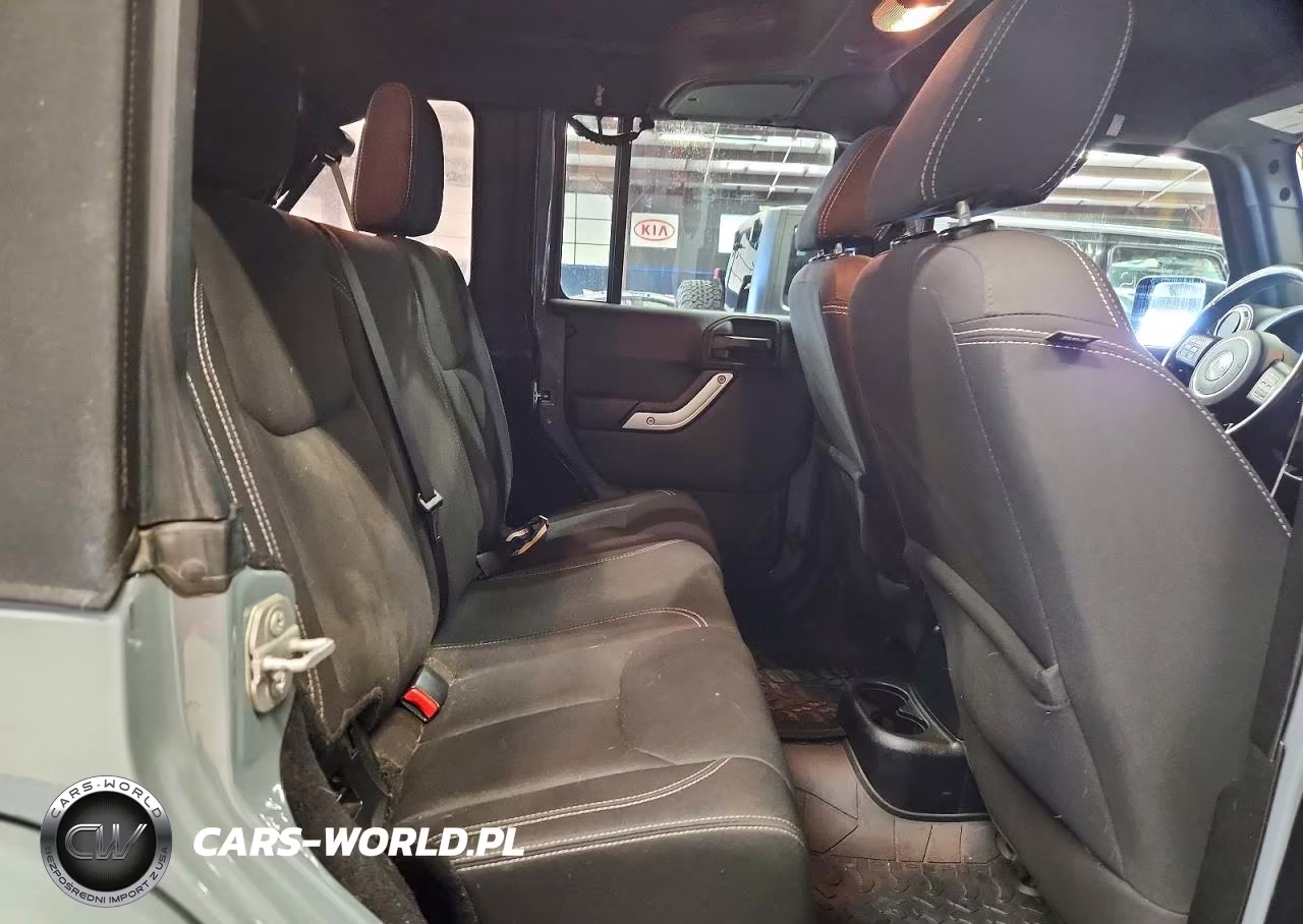 2015 Jeep Wrangler Unlimited Sahara VIN:1C4HJWEGXFL525874 - 10