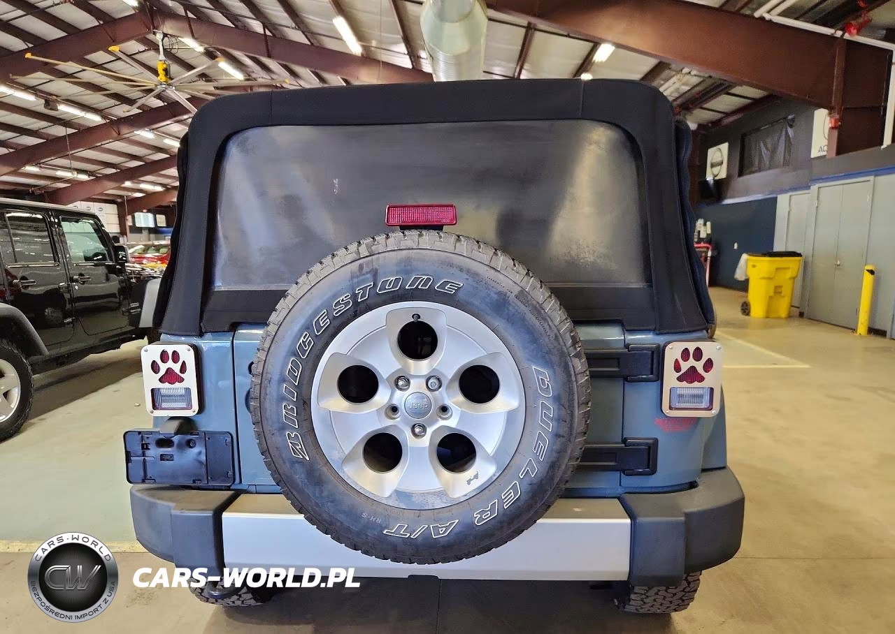 2015 Jeep Wrangler Unlimited Sahara VIN:1C4HJWEGXFL525874 - 6
