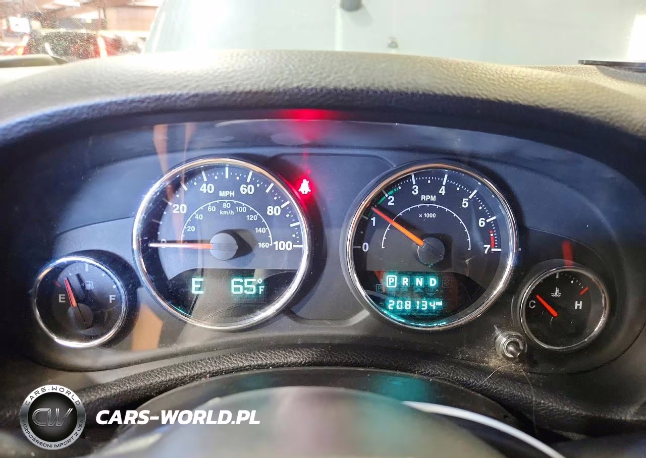 2015 Jeep Wrangler Unlimited Sahara VIN:1C4HJWEGXFL525874 - 9