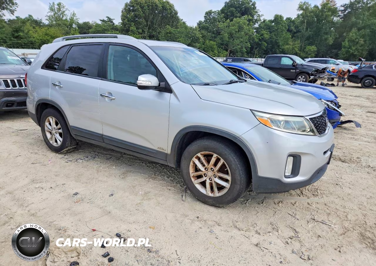 2014 Kia Sorento Lx VIN:5XYKTDA6XEG500890 - 4
