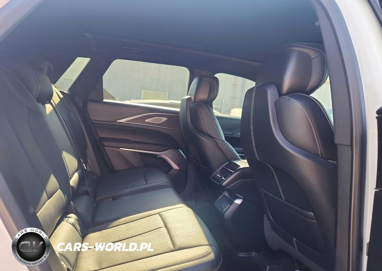 2024 Cadillac Lyriq Sport VIN:1GYKPWRK5RZ113750 - 11
