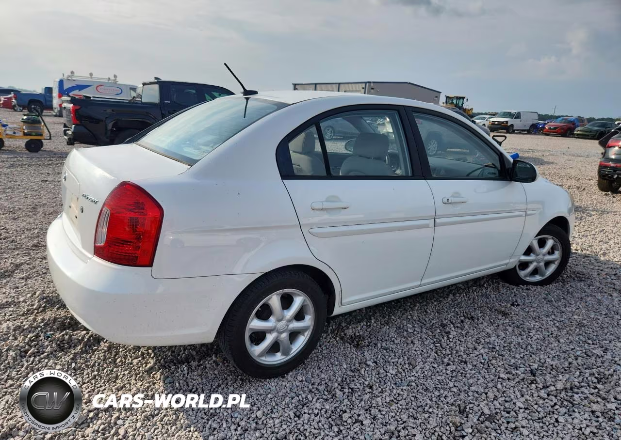 2008 Hyundai Accent Gls VIN:KMHCN46C38U250999 - 3