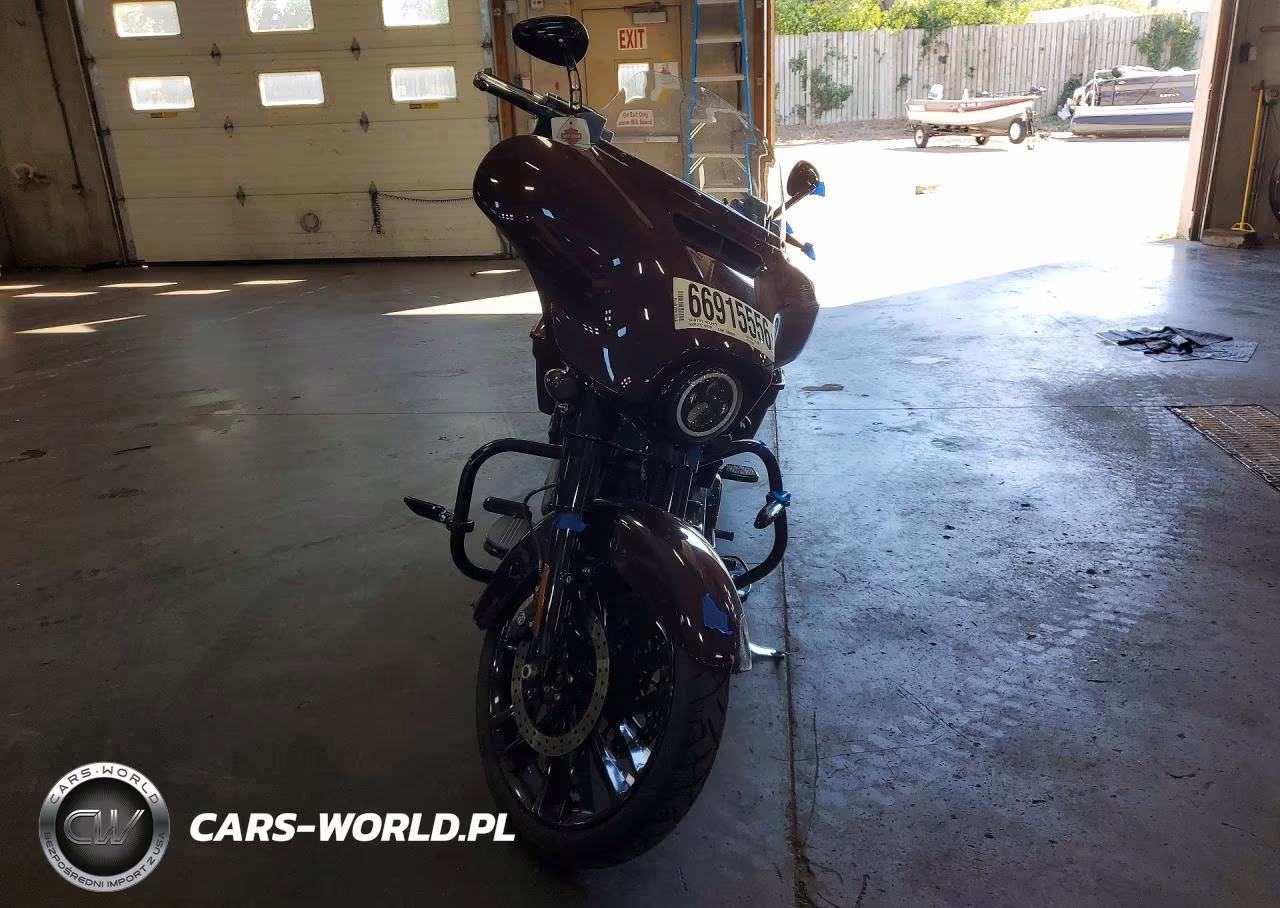 2018 Harley-Davidson Flhxs Street Glide Special VIN:1HD1KRC1XJB631821 - 2