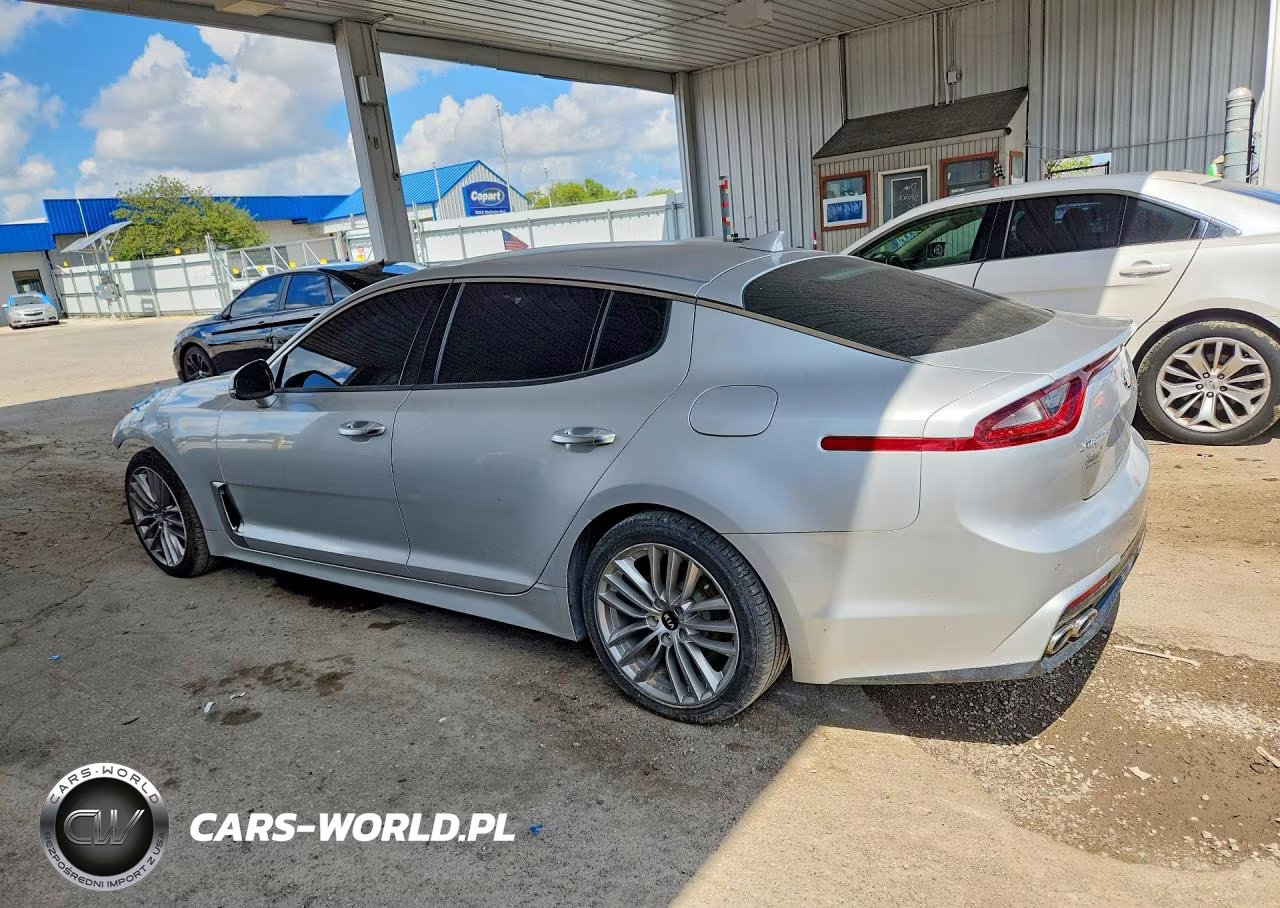 KIA STINGER VIN:KNAE15LA3J6031324 - 2