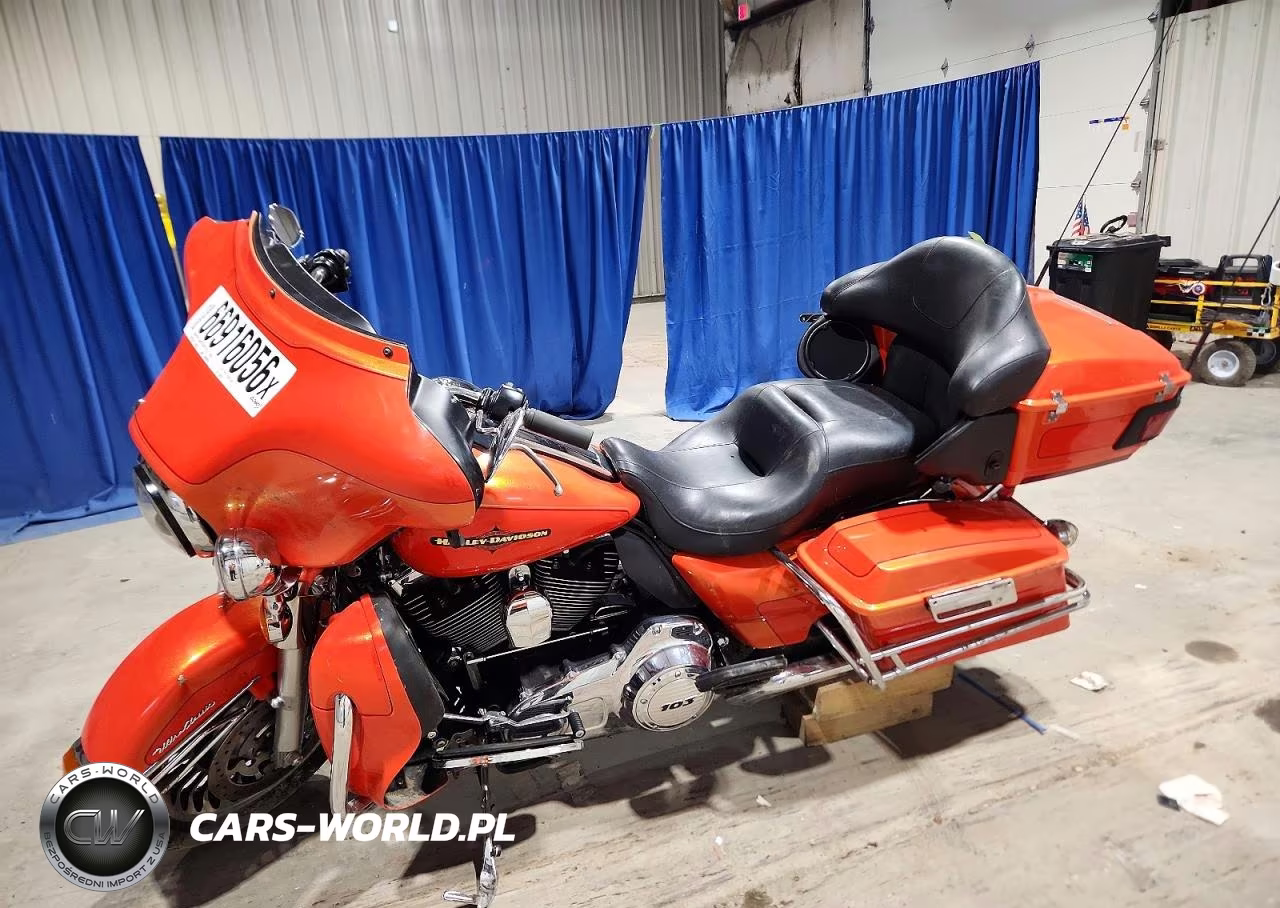 2012 Harley-Davidson Flhtcu Ultra Classic Electra Glide VIN:1HD1FCM10CB690976 - 3