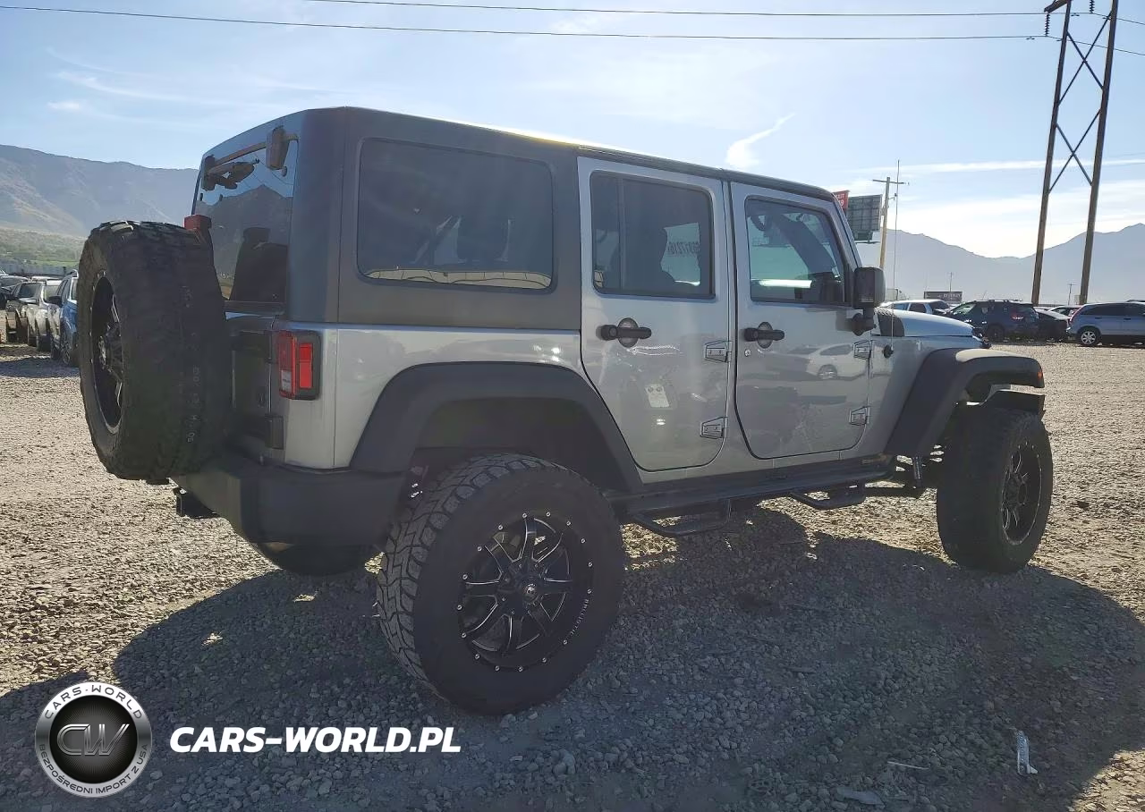 2015 Jeep Wrangler Unlimited Sport VIN:1C4BJWDG0FL501624 - 3