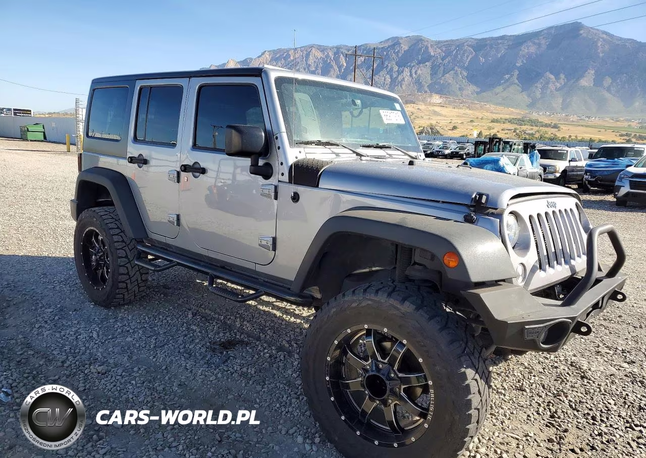 2015 Jeep Wrangler Unlimited Sport VIN:1C4BJWDG0FL501624 - 4