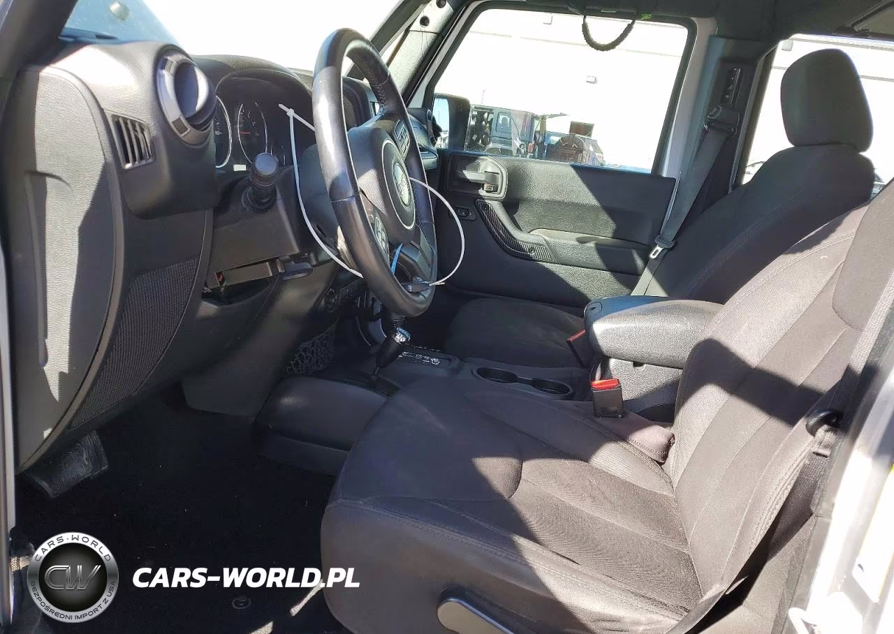 2015 Jeep Wrangler Unlimited Sport VIN:1C4BJWDG0FL501624 - 7
