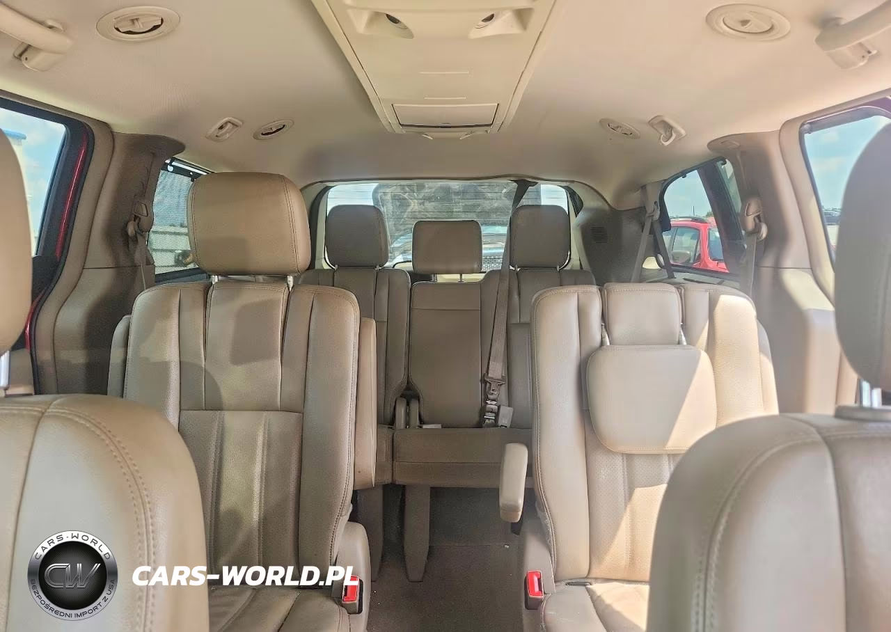 2012 Chrysler Town And Country Touring VIN:2C4RC1CG1CR368386 - 10