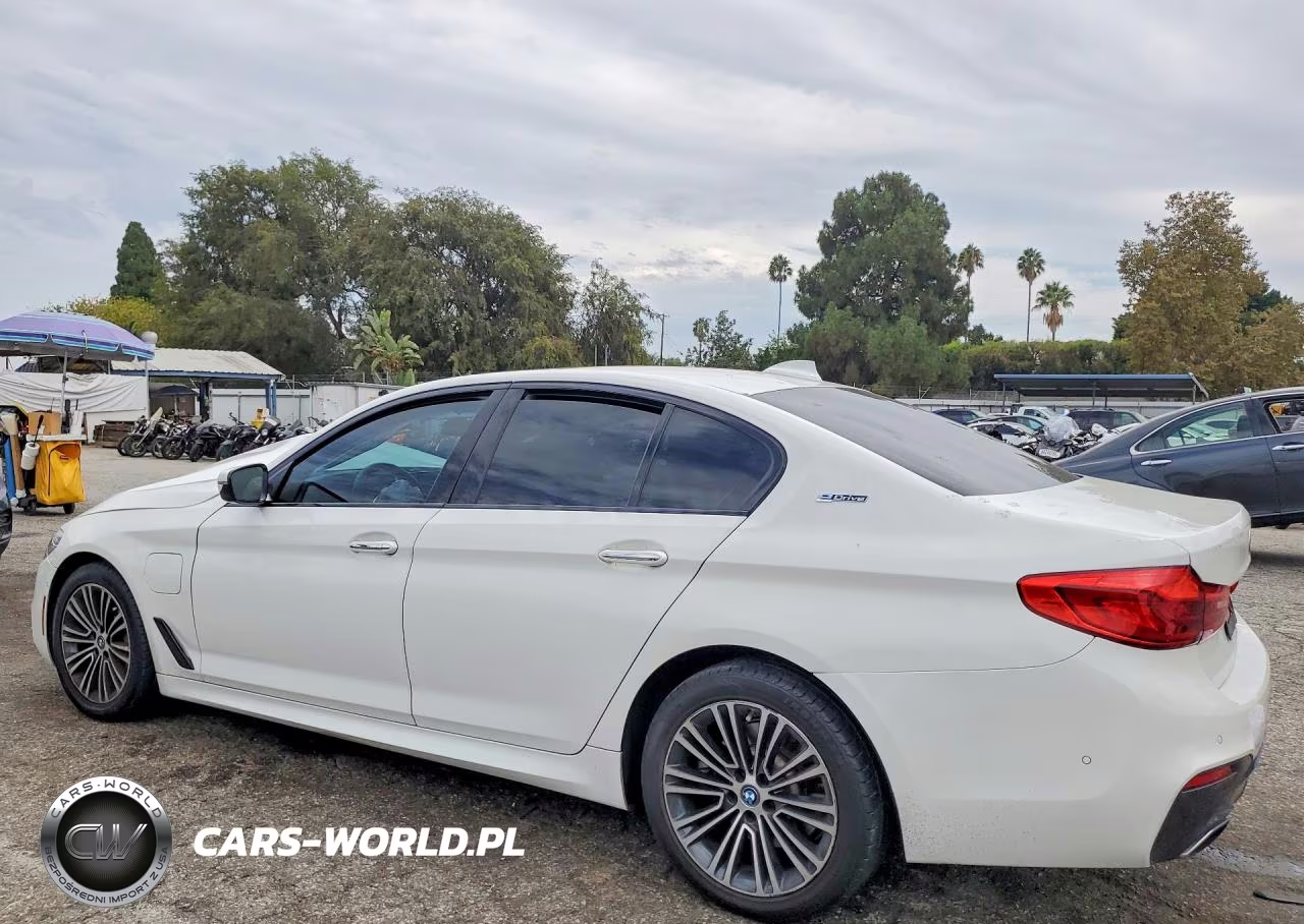 2018 BMW 530E VIN:WBAJA9C52JB250176 - 2
