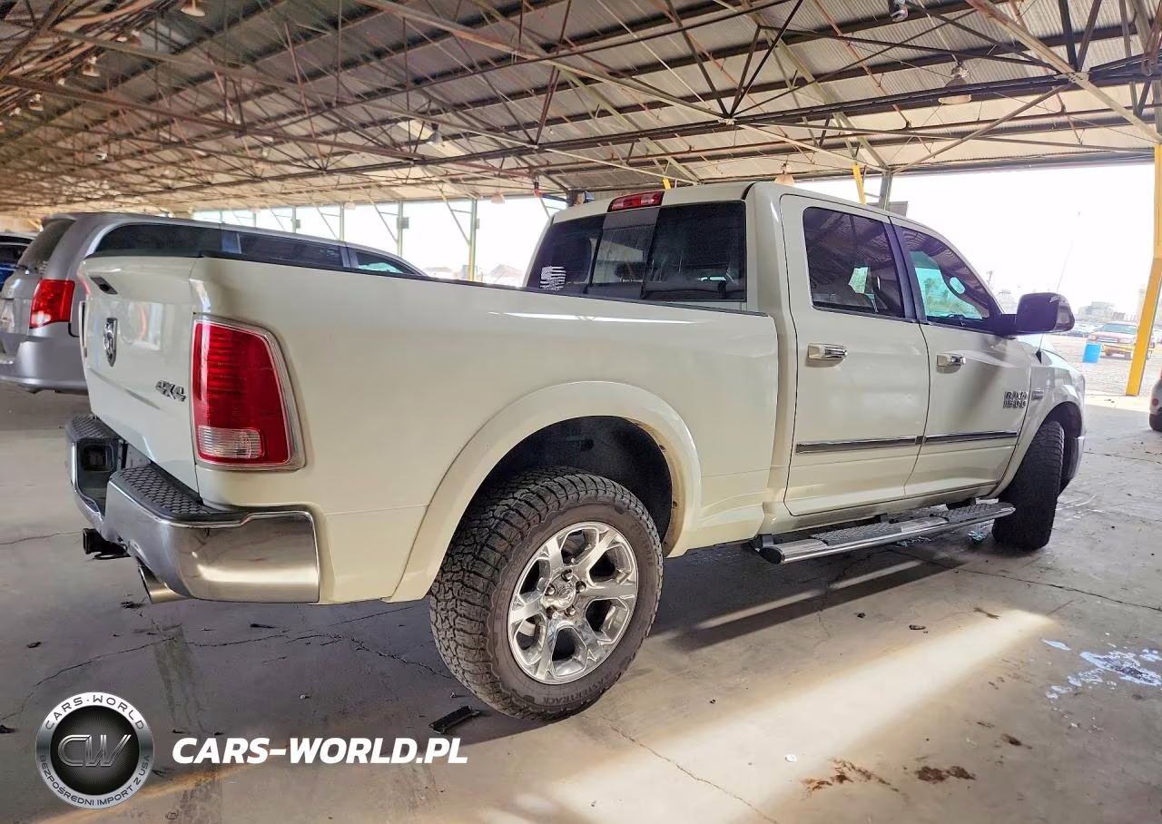2016 Ram 1500 Laramie VIN:1C6RR7VTXGS323258 - 3