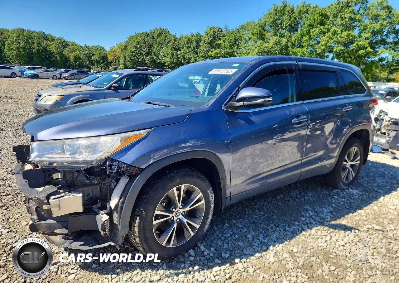 2018 Toyota Highlander Le VIN:5TDBZRFH4JS876844 - 1