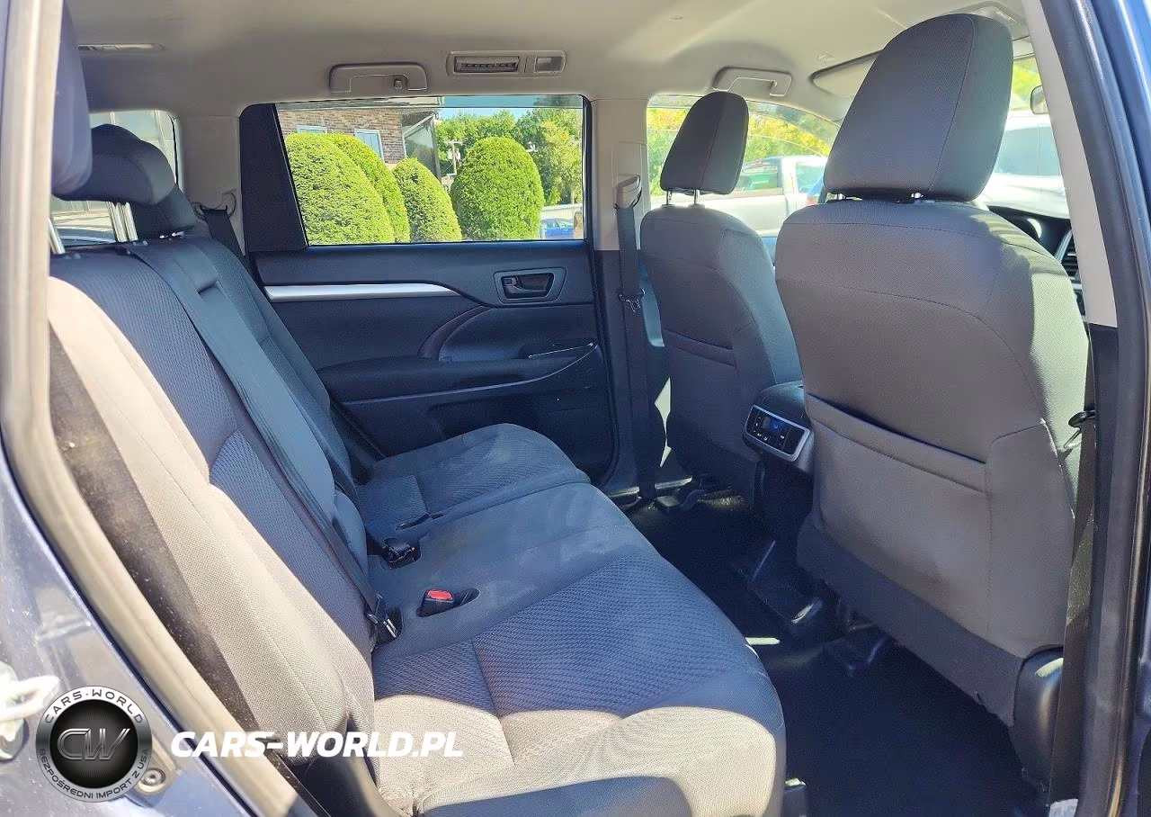 2018 Toyota Highlander Le VIN:5TDBZRFH4JS876844 - 11