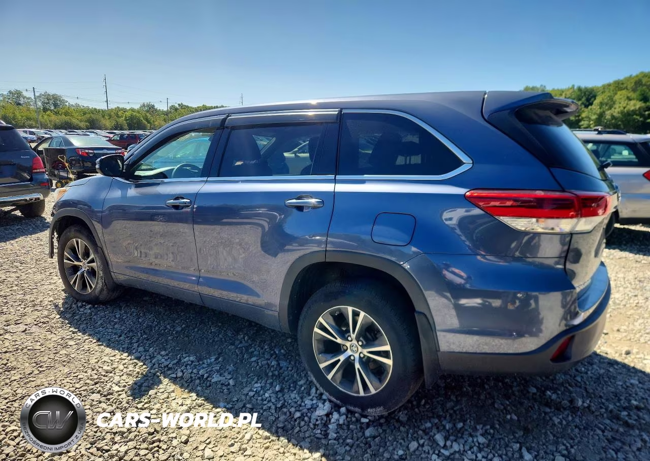 2018 Toyota Highlander Le VIN:5TDBZRFH4JS876844 - 2