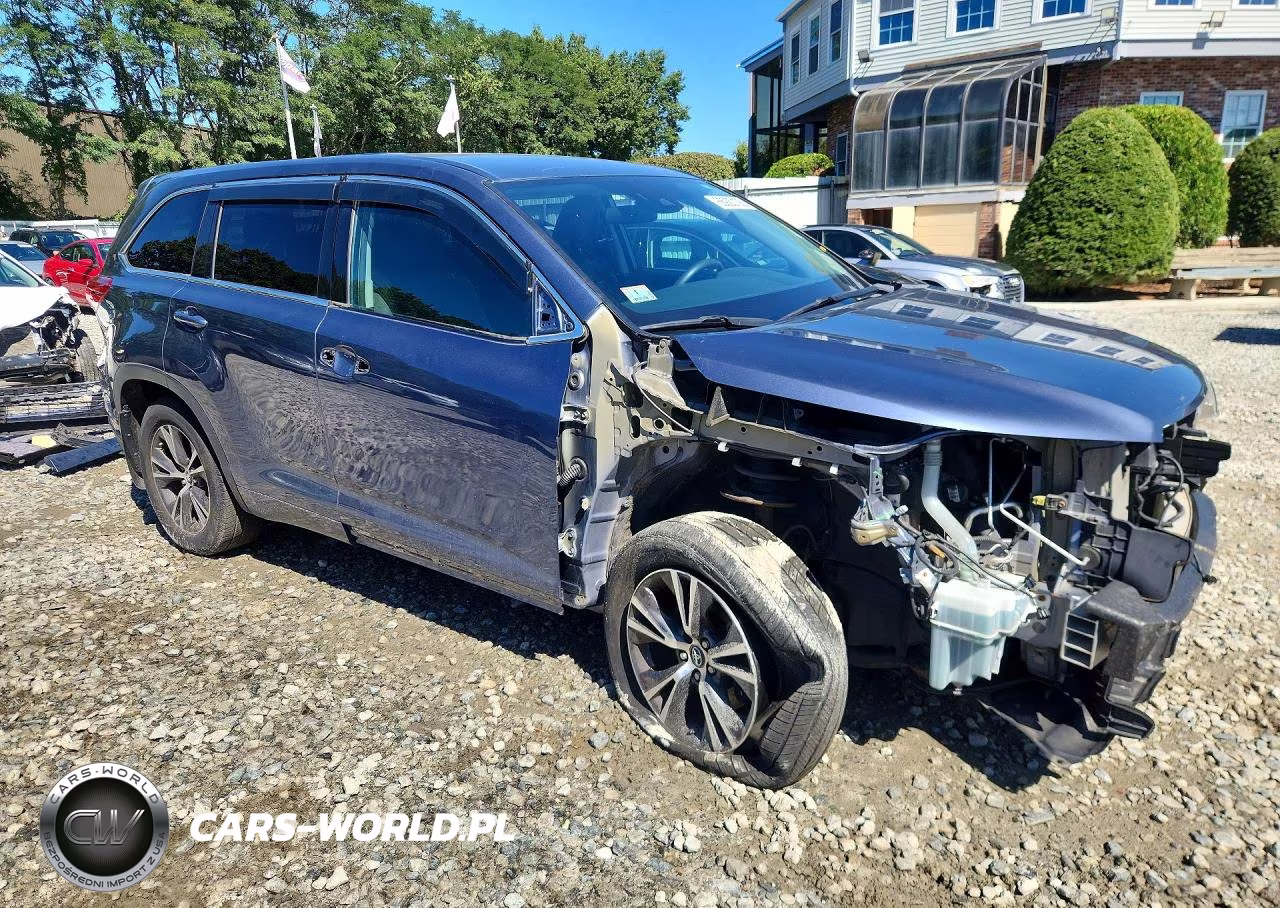 2018 Toyota Highlander Le VIN:5TDBZRFH4JS876844 - 4