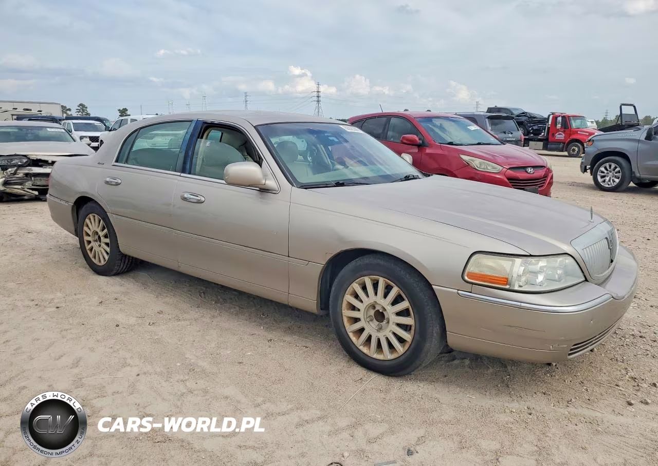 2003 Lincoln Town Car Signature VIN:1LNHM82WX3Y622131 - 4