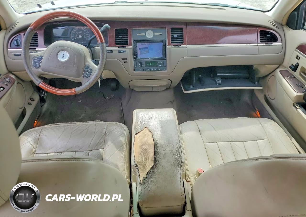 2003 Lincoln Town Car Signature VIN:1LNHM82WX3Y622131 - 8