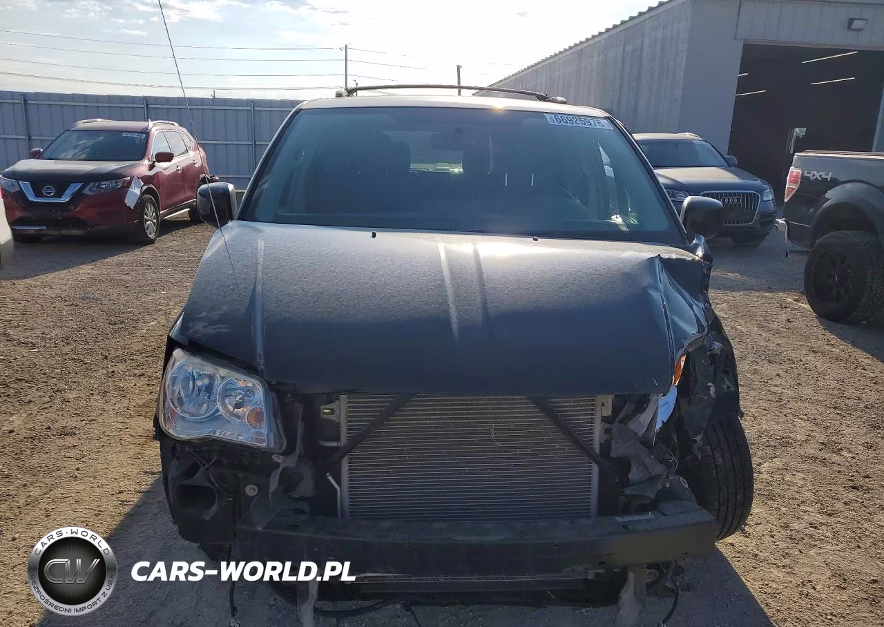 2014 Chrysler Town & Country Touring VIN:2C4RC1BG7ER133821 - 5