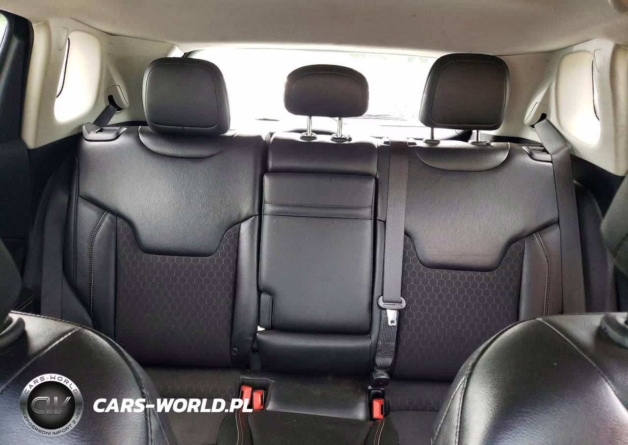 2018 Jeep Compass Latitude VIN:3C4NJDBB5JT457285 - 10