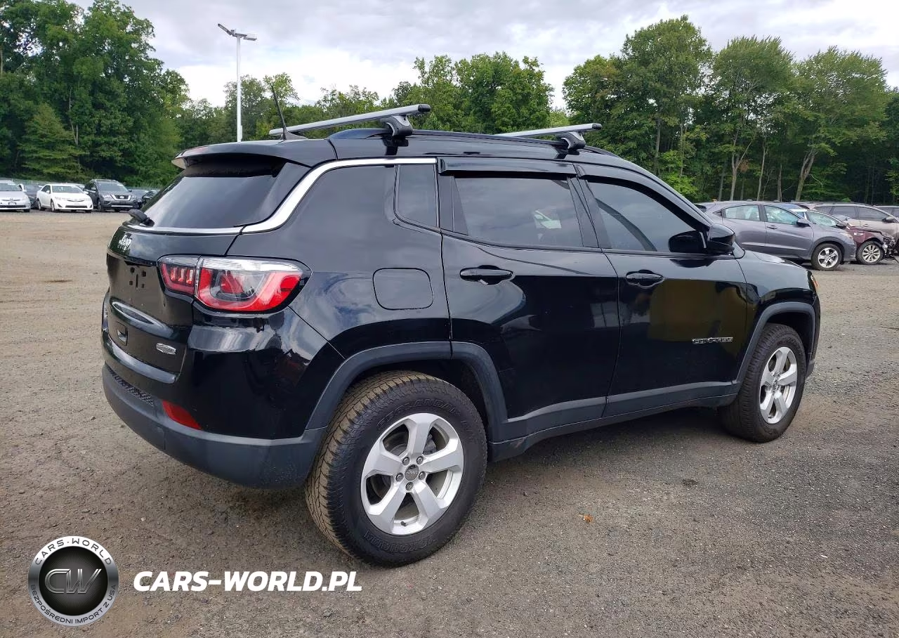 2018 Jeep Compass Latitude VIN:3C4NJDBB5JT457285 - 3