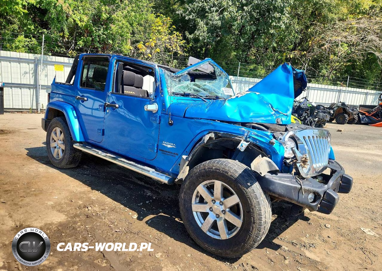 2015 Jeep Wrangler Unlimited Sahara VIN:1C4BJWEG3FL588952 - 4