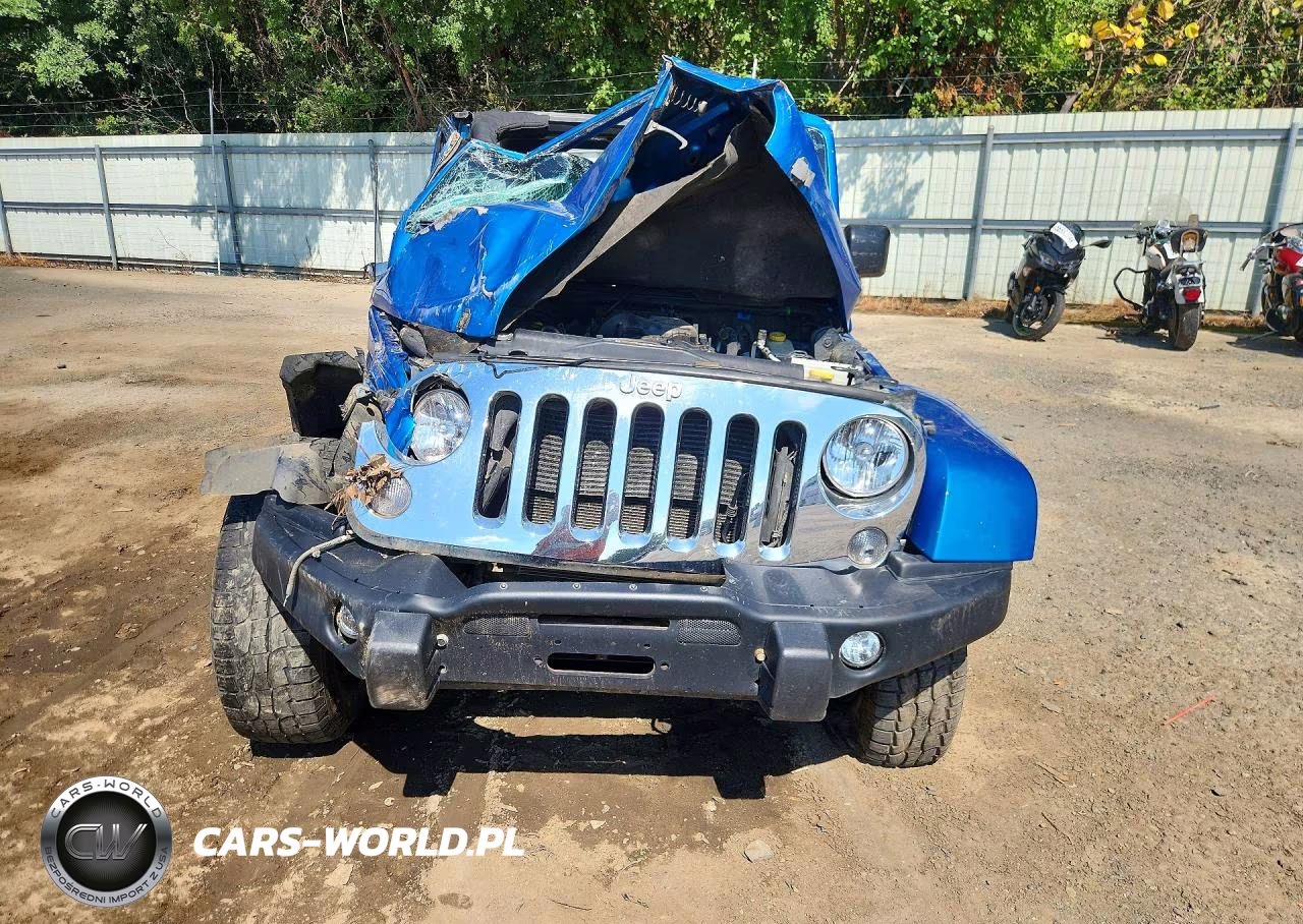 2015 Jeep Wrangler Unlimited Sahara VIN:1C4BJWEG3FL588952 - 5