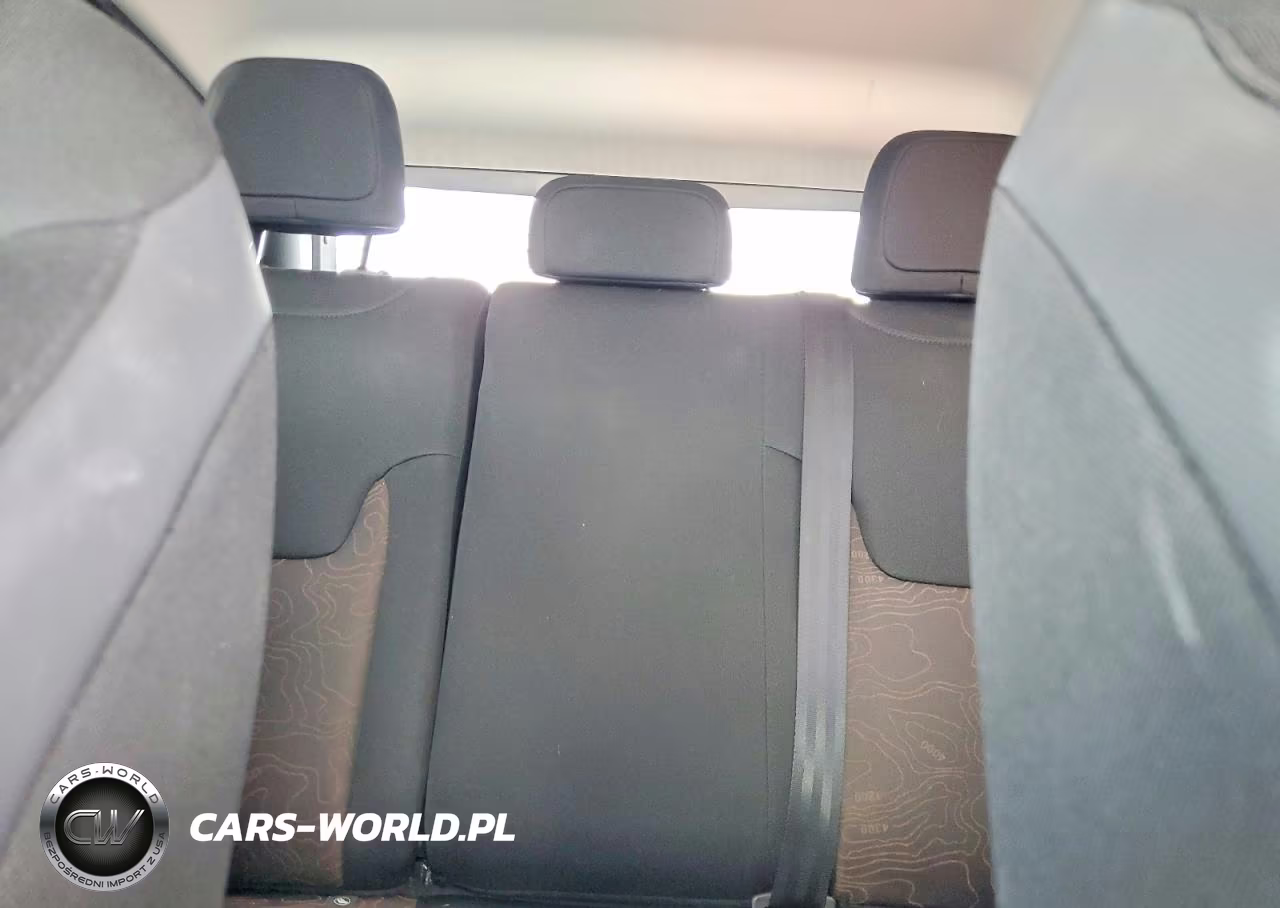 2023 Jeep Renegade Latitude VIN:ZACNJDB12PPP63638 - 10