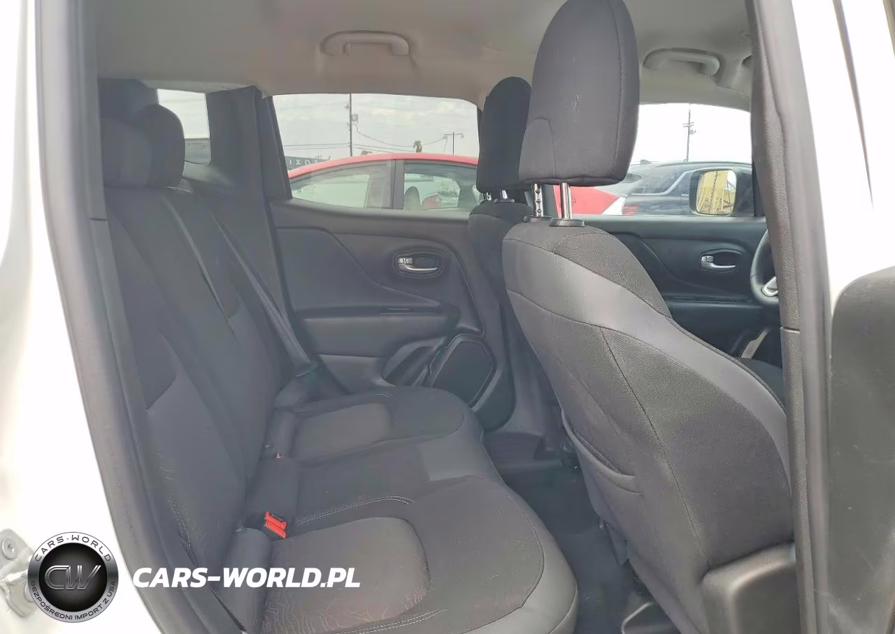 2023 Jeep Renegade Latitude VIN:ZACNJDB12PPP63638 - 11