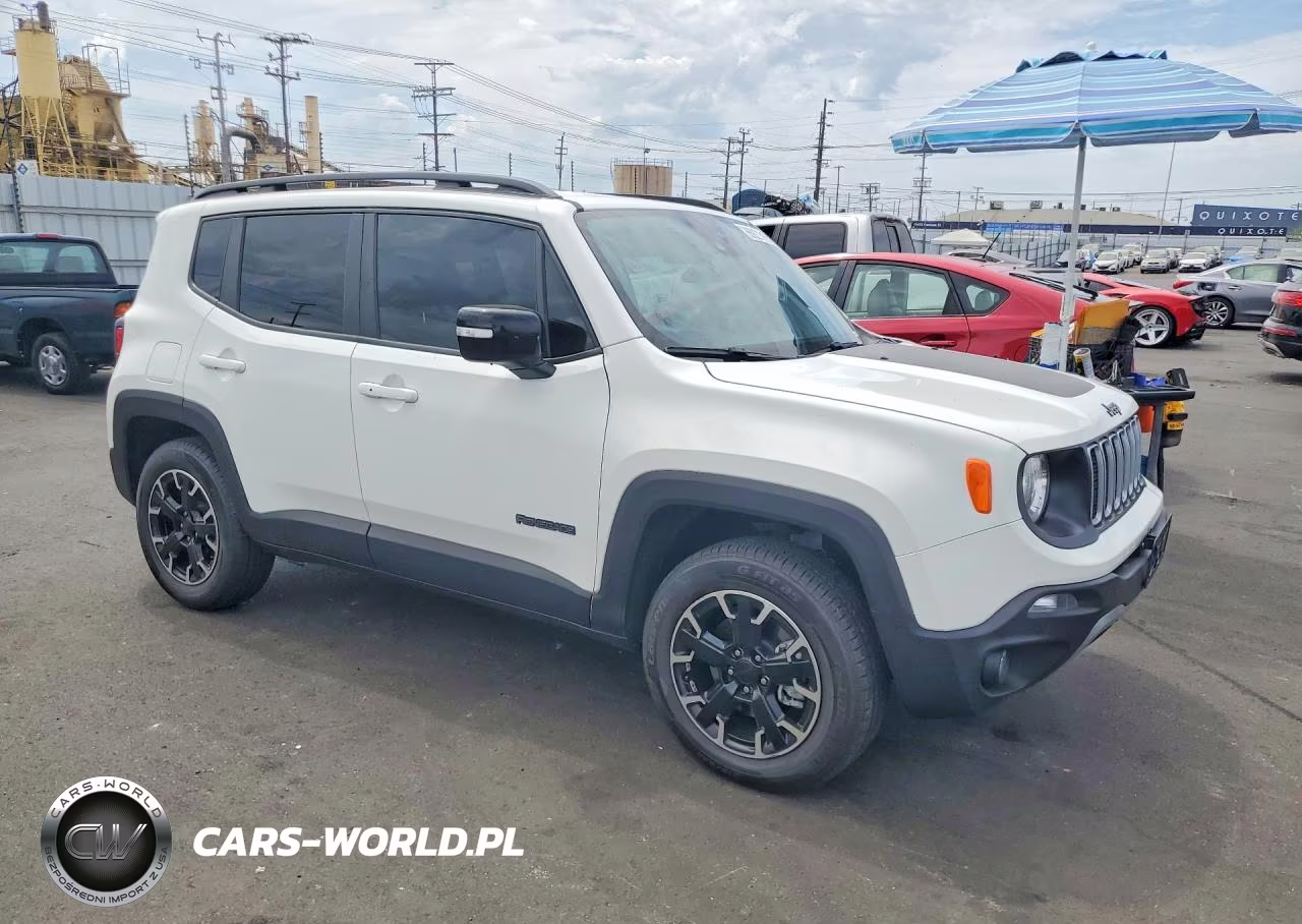2023 Jeep Renegade Latitude VIN:ZACNJDB12PPP63638 - 4