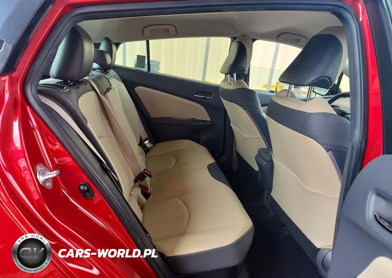 2018 Toyota Prius Four VIN:JTDKARFU2J3059992 - 10