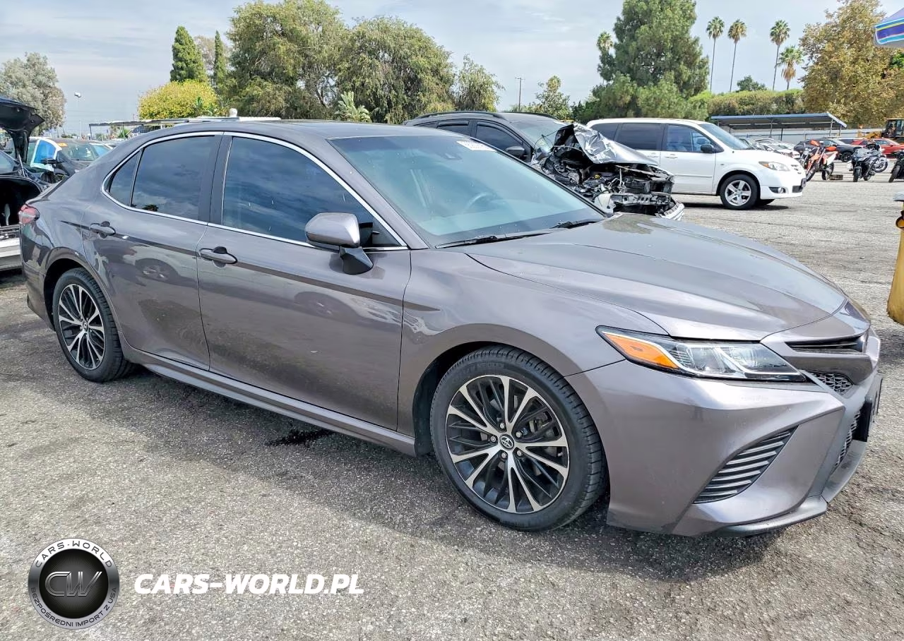 2018 Toyota Camry Se VIN:4T1B11HK4JU081320 - 4