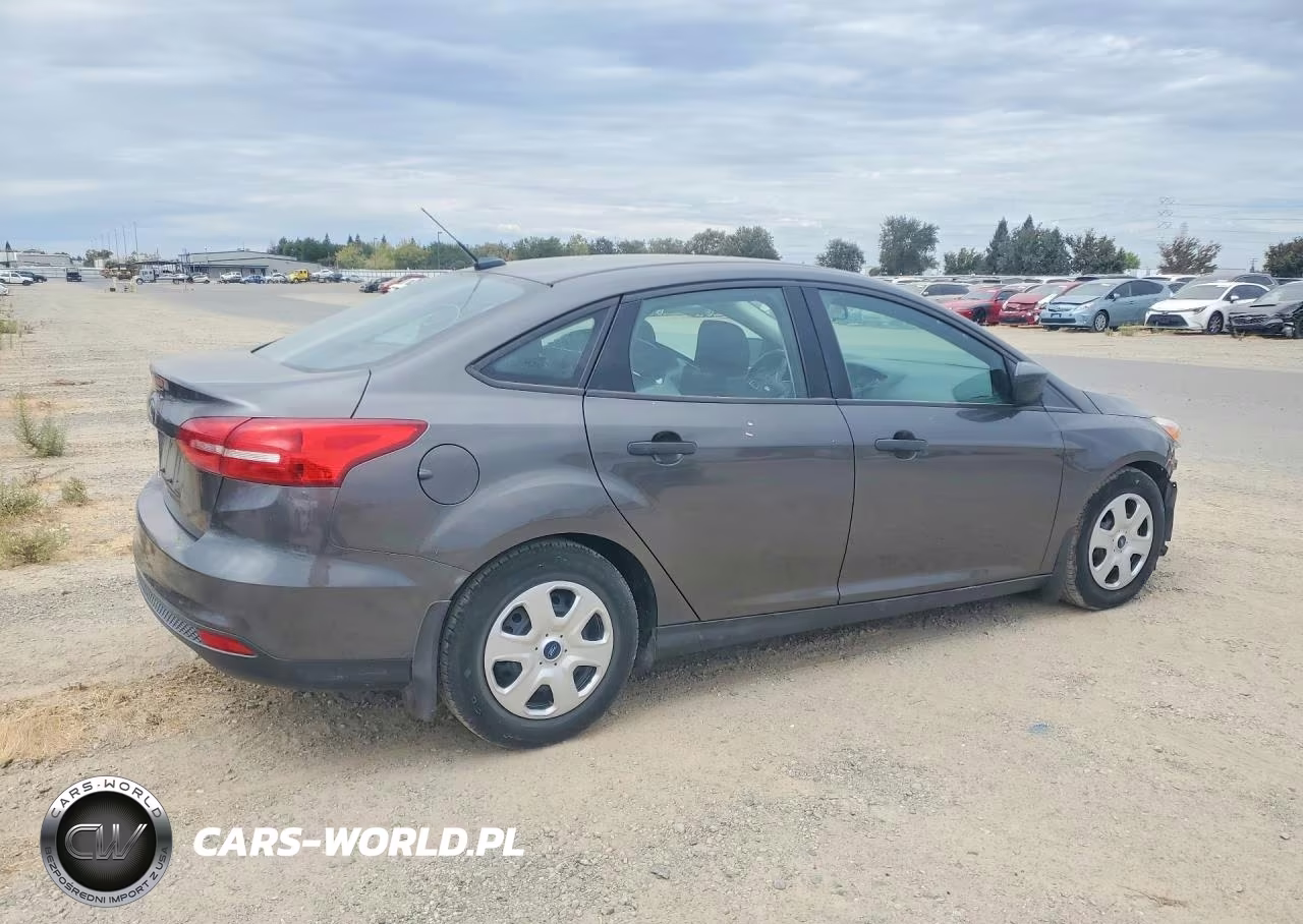 2016 Ford Focus S VIN:1FADP3E23GL209482 - 3