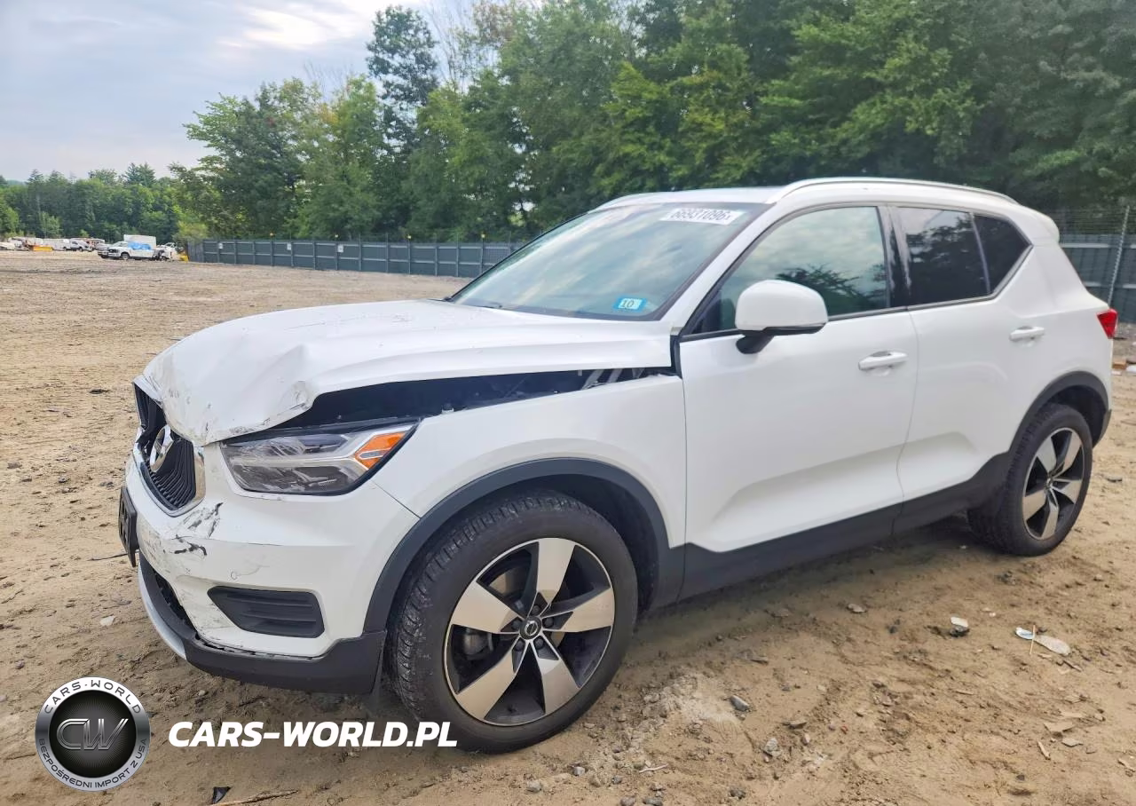 2020 Volvo Xc40 T5 Momentum – zdjęcie 1 z 12