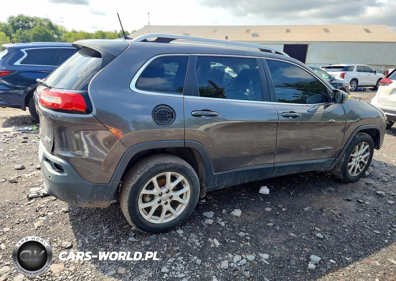 2018 Jeep Cherokee Latitude Plus VIN:1C4PJLLB5JD565008 - 3