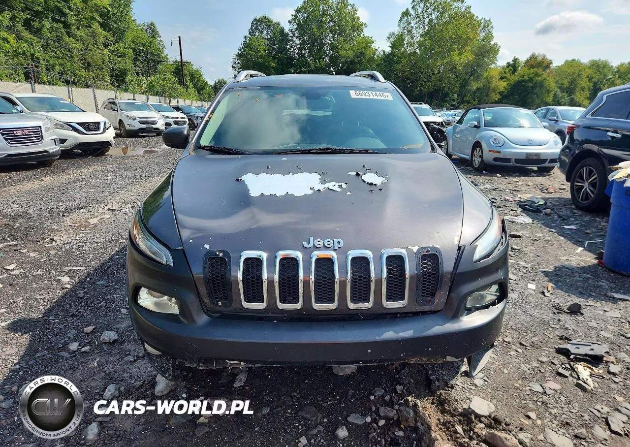 2018 Jeep Cherokee Latitude Plus VIN:1C4PJLLB5JD565008 - 5