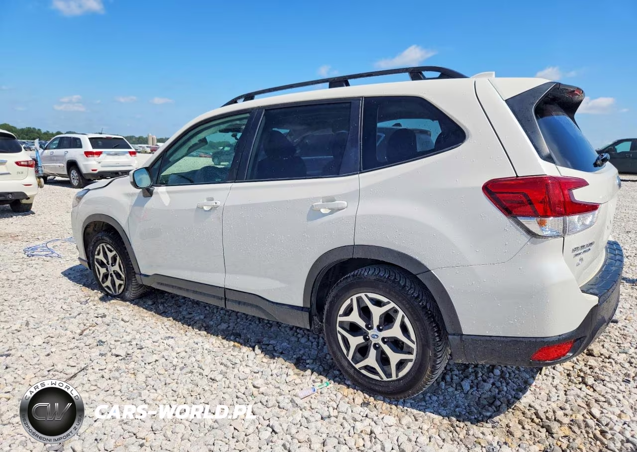 2022 Subaru Forester Premium VIN:JF2SKAEC5NH404479 - 2