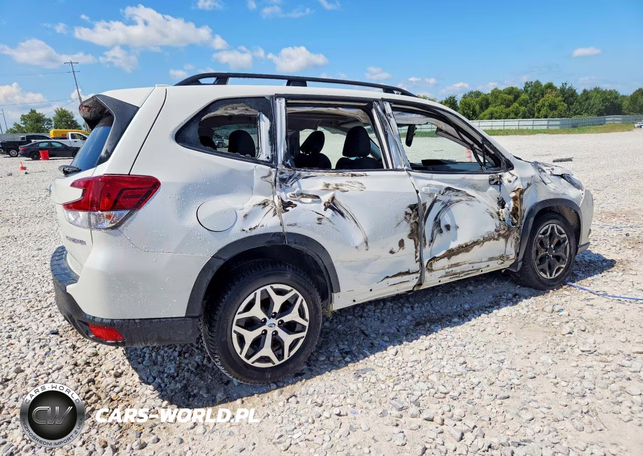 2022 Subaru Forester Premium VIN:JF2SKAEC5NH404479 - 3