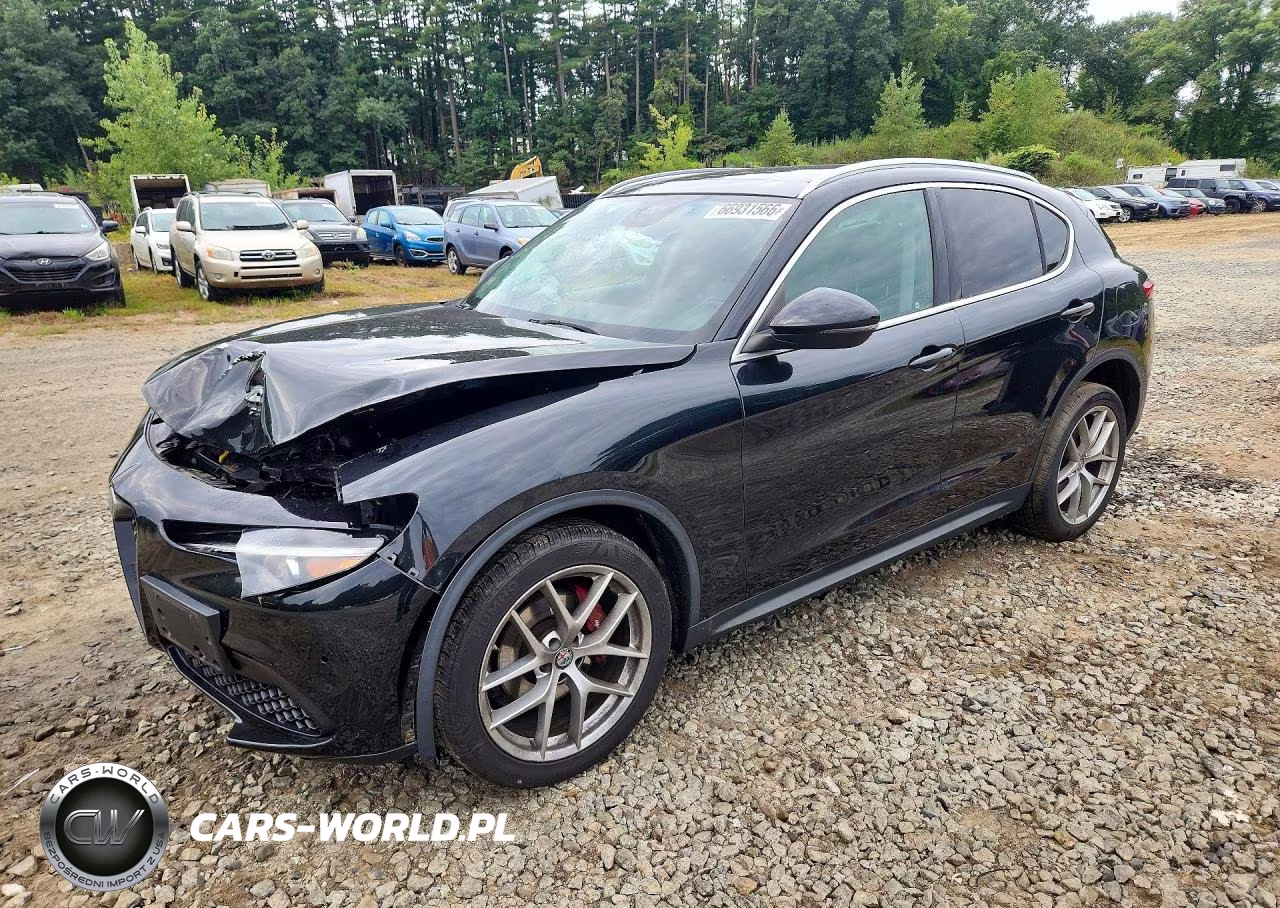 2018 Alfa Romeo Stelvio Ti Luxury VIN:ZASFAKRN2J7C21147 - 1