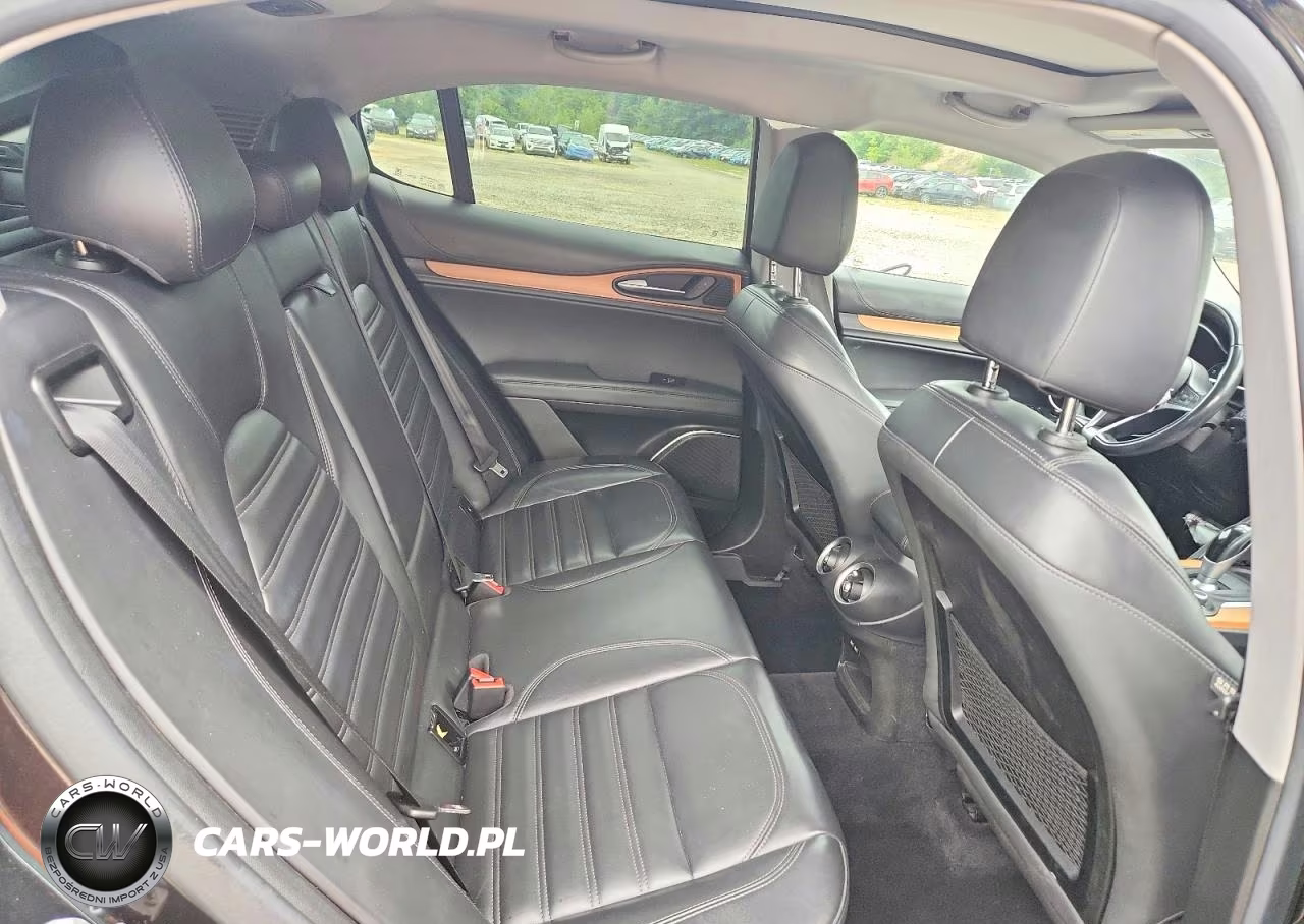 2018 Alfa Romeo Stelvio Ti Luxury VIN:ZASFAKRN2J7C21147 - 10