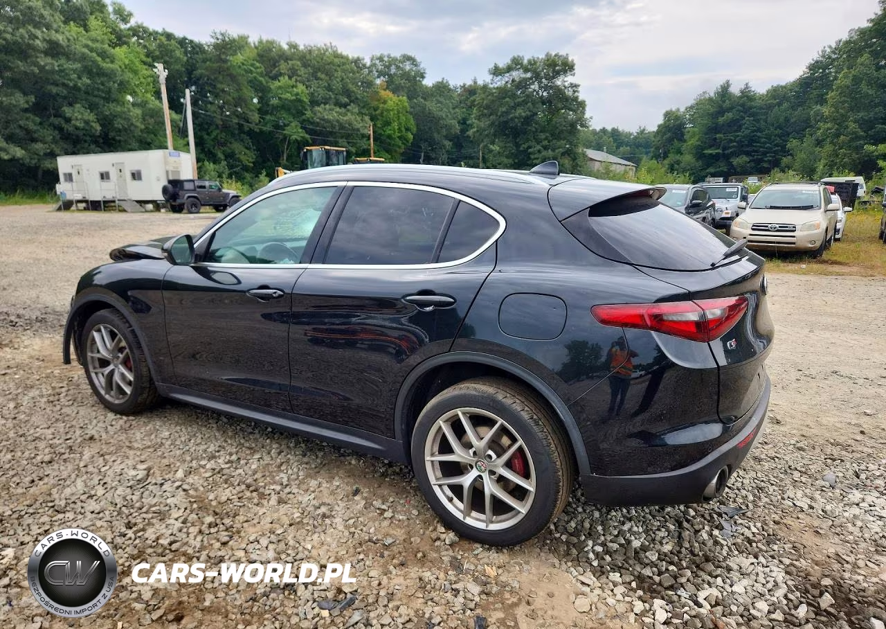 2018 Alfa Romeo Stelvio Ti Luxury VIN:ZASFAKRN2J7C21147 - 2
